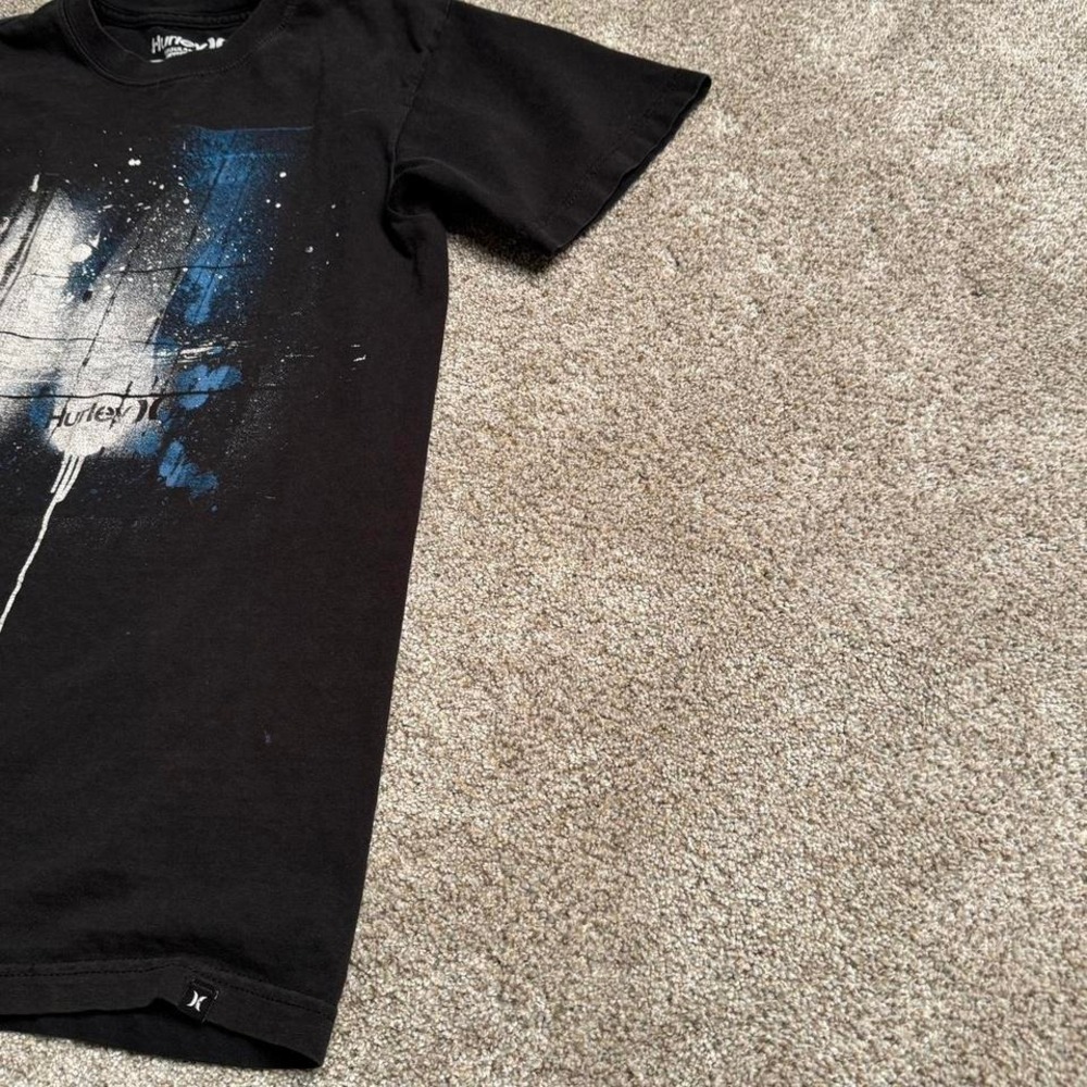 Y2K HURLEY "SPRAYPAINT" GRAPHIC TEE - Picture 3 of 4
